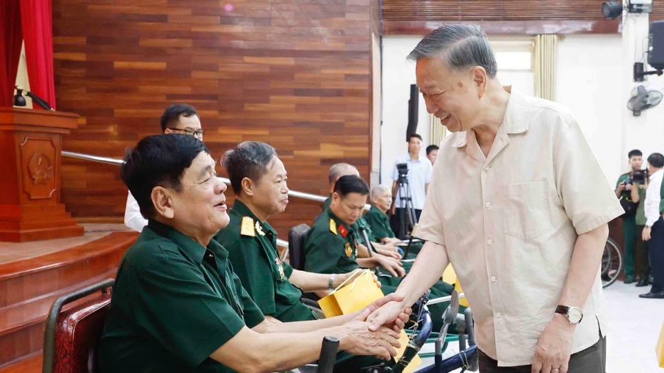 tong-bi-thu-chu-tich-nuoc-va-thuong-binh.png