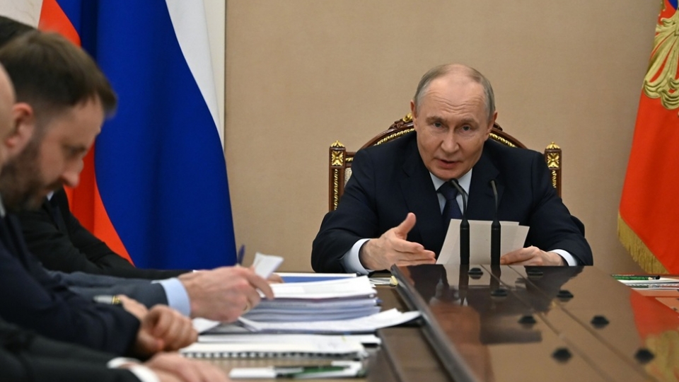 tong-thong-nga-vladimir-putin-tsi-cuoc-hop-ve-cac-van-de-kinh-te-voi-chinh-phu_kremlin.jpg