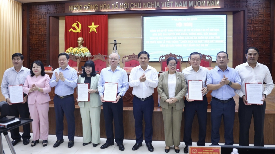 trao_quyet_dinh_thanh_lap_cac_to_2.jpg
