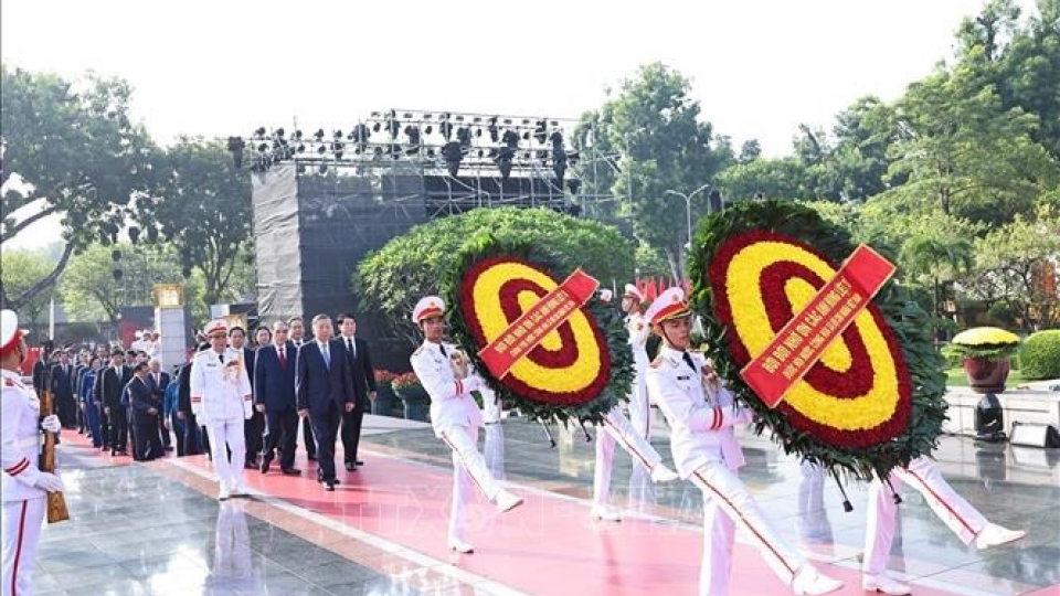 Lãnh đạo Đảng, Nhà nước dâng hương tưởng niệm các Anh hùng liệt sĩ