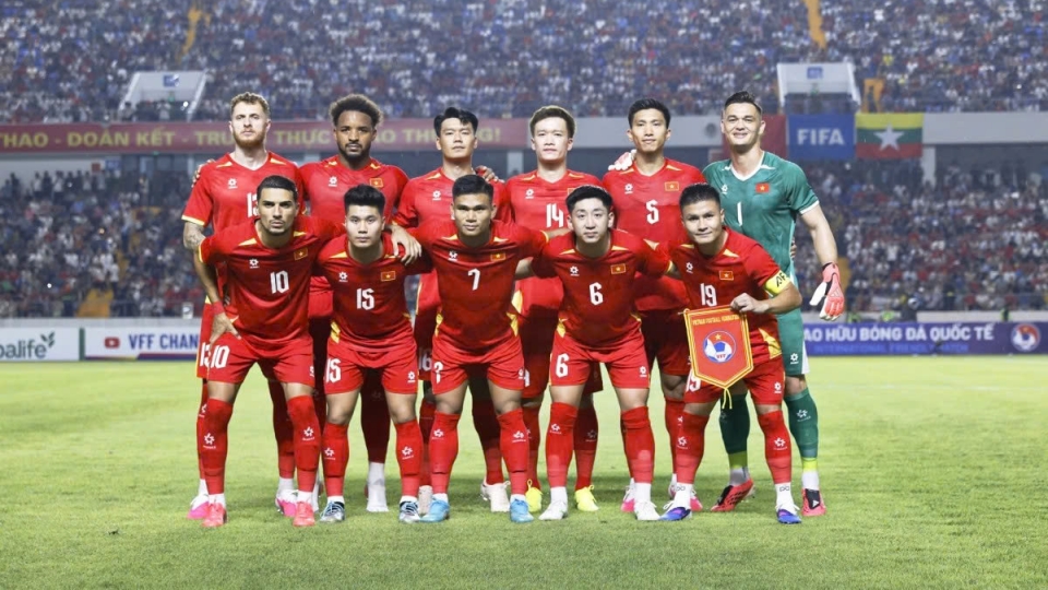 vietnam-men-football-team.jpg