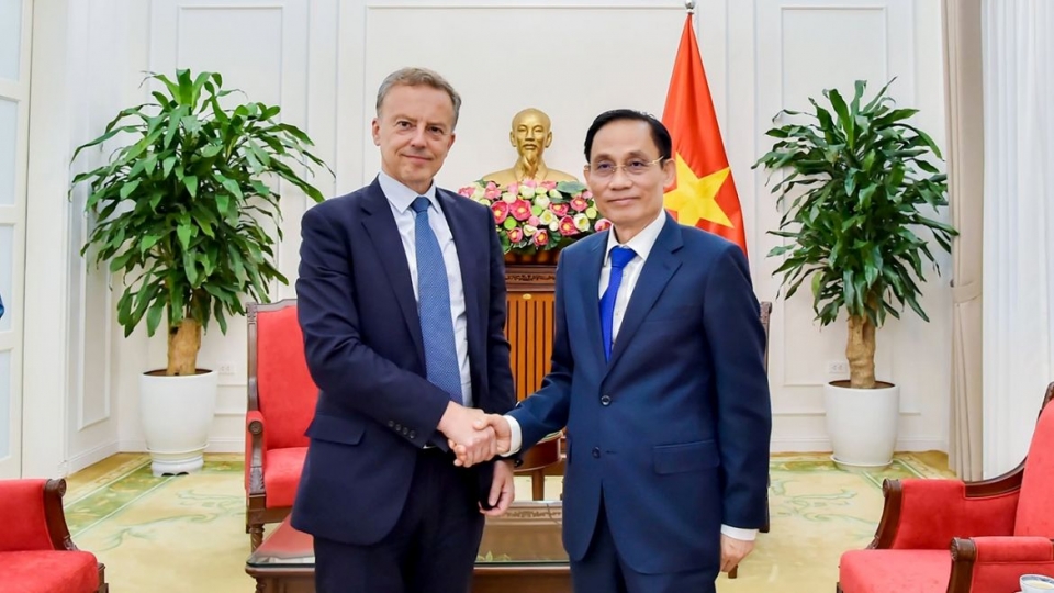 vietnamese-minister-of-foreign-affairs-le-hoai-trung-and-secretary-general-of-the-french-ministry-for-europe-and-foreign-affairs-martin-briens.jpg