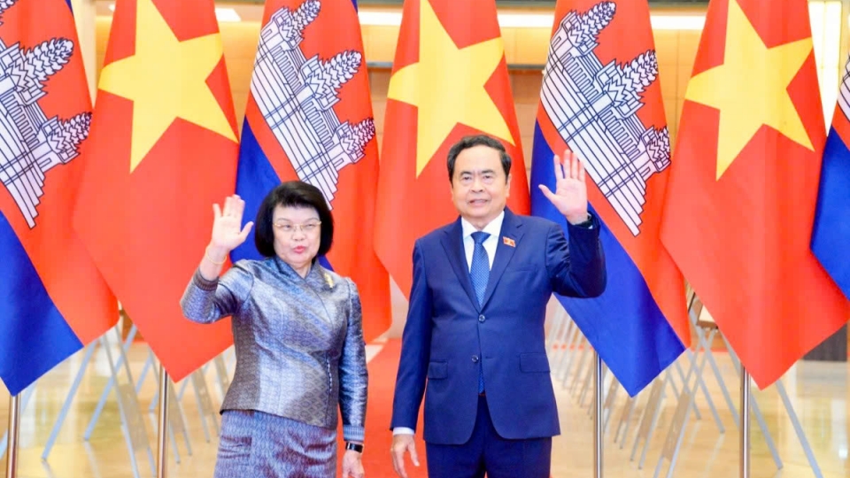 vietnamese-national-assembly-chairman-tran-thanh-man-and-his-visiting-cambodian-counterpart-khuon-sudary-2.jpg