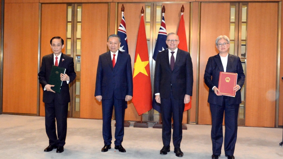 11-08_tong-bi-thu-chu-tich-nuoc-to-lam-va-thu-tuong-australia-anthony-albanese-chung-kien-trao-van-kien-hop-tac-giua-hai-nuoc.jpg