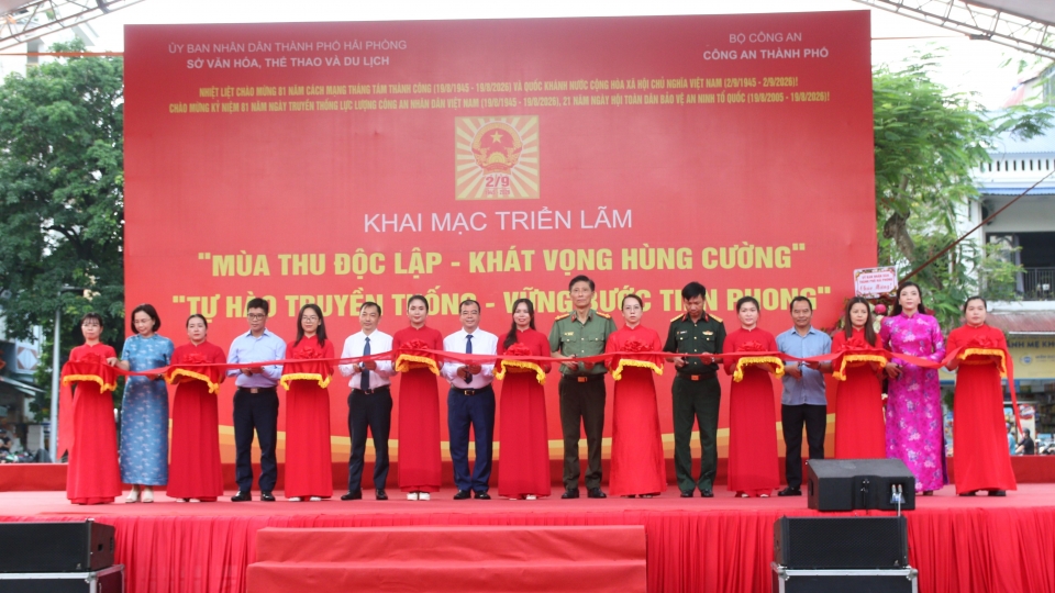 19-8-trien-lam-hp-1.jpg