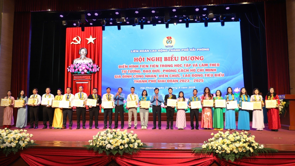 21-8-bieu-duong-cong-nhan-hai-phong-2_1.jpg