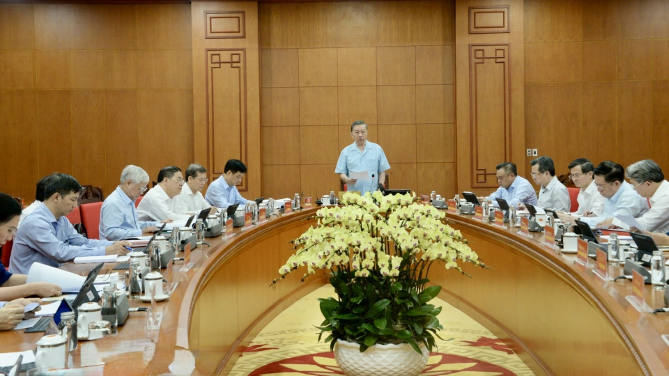 27-08_toan-canh-buoi-lam-viec.jpg