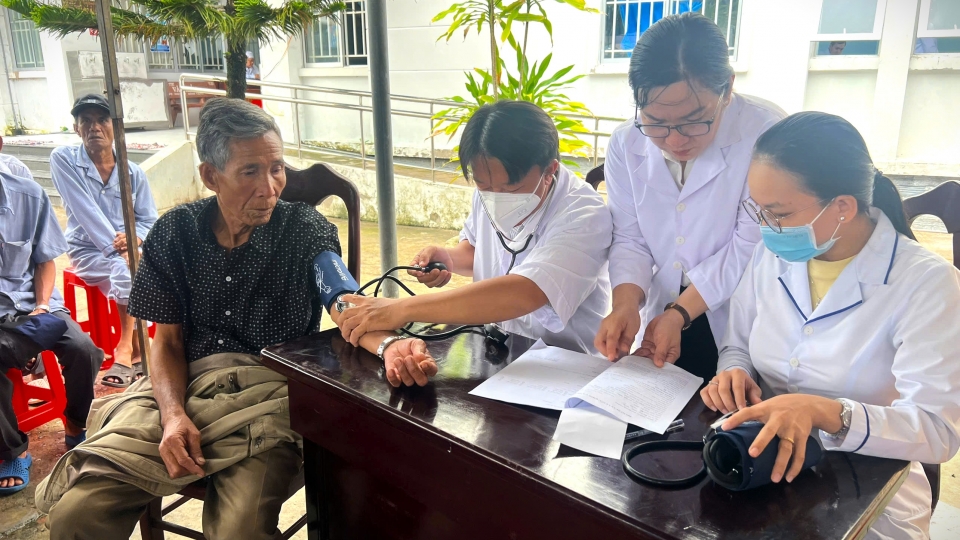 3-tren-dia-ban-tinh-ca-mau-con-tinh-trang-nguoi-dan-di-kham-thap-nhat-la-o-nhung-dia-phuong-la-trung-tam-cua-cap-huyen-cu.jpg