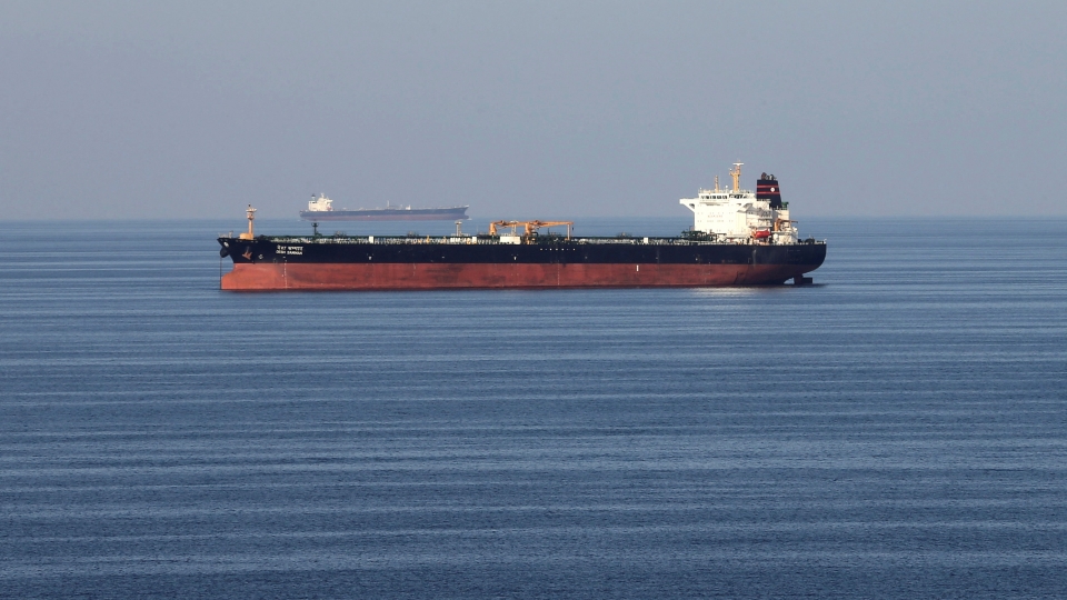 cac-tau-cho-dau-di-qua-eo-bien-hormuz-tu-thang-12-2018-anh-reuter.jpg