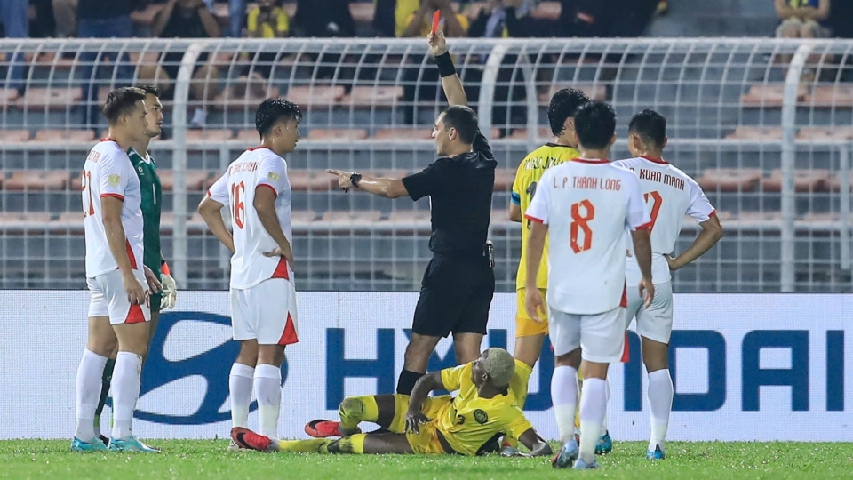cdv-malaysia-noi-cau-khi-trong-tai-cho-dt-viet-nam-huong-loi-o-ban-ket-asean-cup.jpg