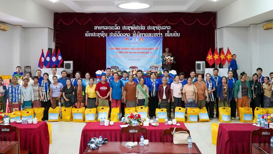 chuong_trinh_tang_qua_cho_nguoi_dan_20260812133824.jpg