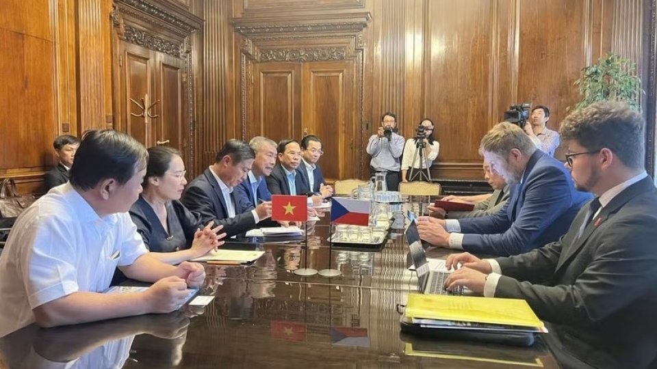 da-nang-delegation-works-with-czech-ministry-of-industry-and-trade-to-boost-investment-and-business-ties.jpg