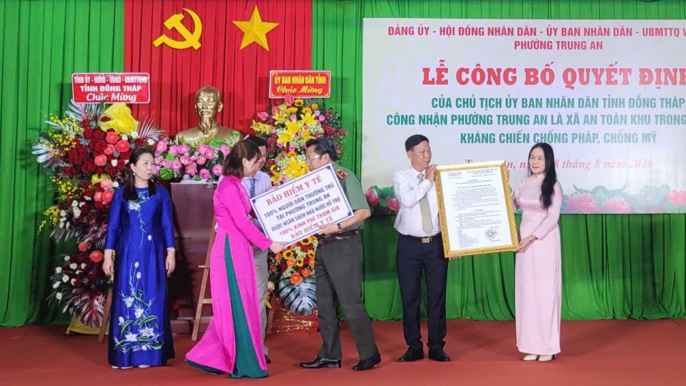 dang-uy-ubnd-phuong-nhan-quyet-dinh-phuong-an-toan-khu.jpg