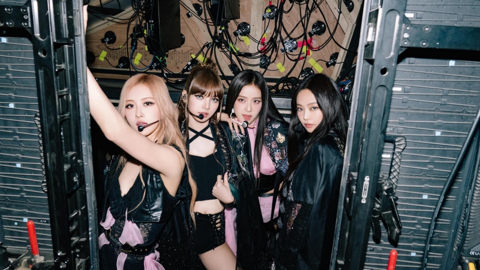 danh-dau-cot-moc-10-nam-ke-tu-ngay-ra-mat-blackpink-se-to-chuc-mot-buoi-gap-go-dac-biet-voi-chi-40-nguoi-ham-mo-tai-seoul.-day-cung-la-lan-hiem-hoi-ca-bon-thanh-vien-cung-xuat-hien-truoc-fan-han-quoc-sau-hon-mot-nam.jpg