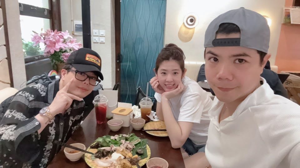 Sao Việt 10/8: Đinh Mạnh Ninh “cà khịa” Trịnh Thăng Bình, khiến fan thích thú