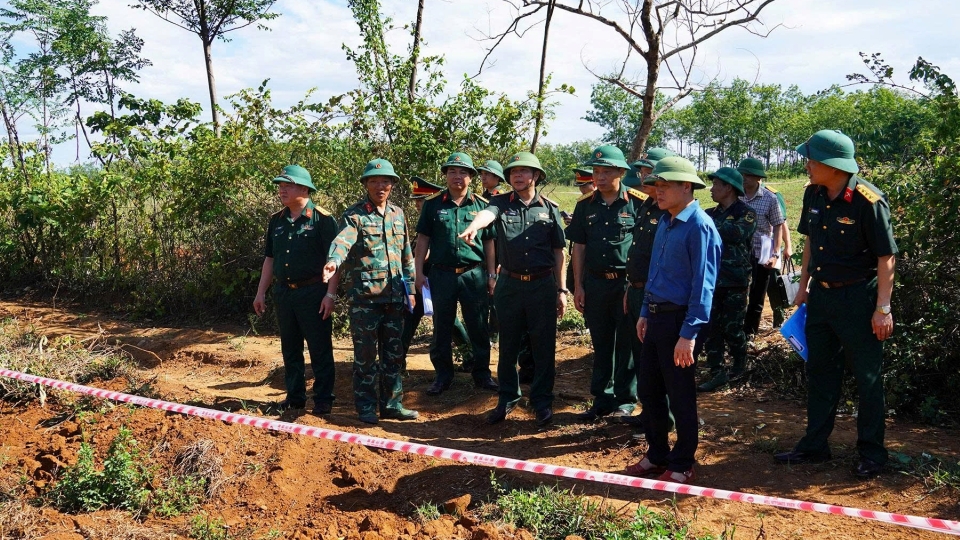 doan-cong-tac-ban-chi-dao-515-quan-khu-4-kiem-tra-khao-sat-cong-tac-tim-kiem-quy-tap-hai-cot-liet-si-tai-khu-vuc-can-cu-con-tien.jpg