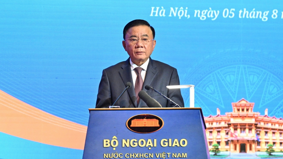 dong-chi-tran-cam-tu-phat-bieu-chi-dao-tai-phien-hop.jpg
