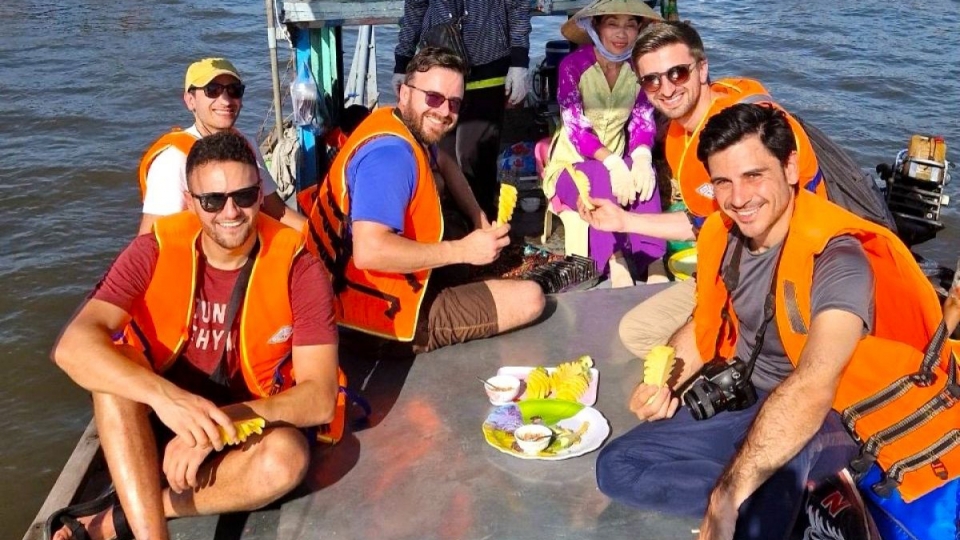 foreign-visitors-explore-a-floating-market-in-can-tho.jpg