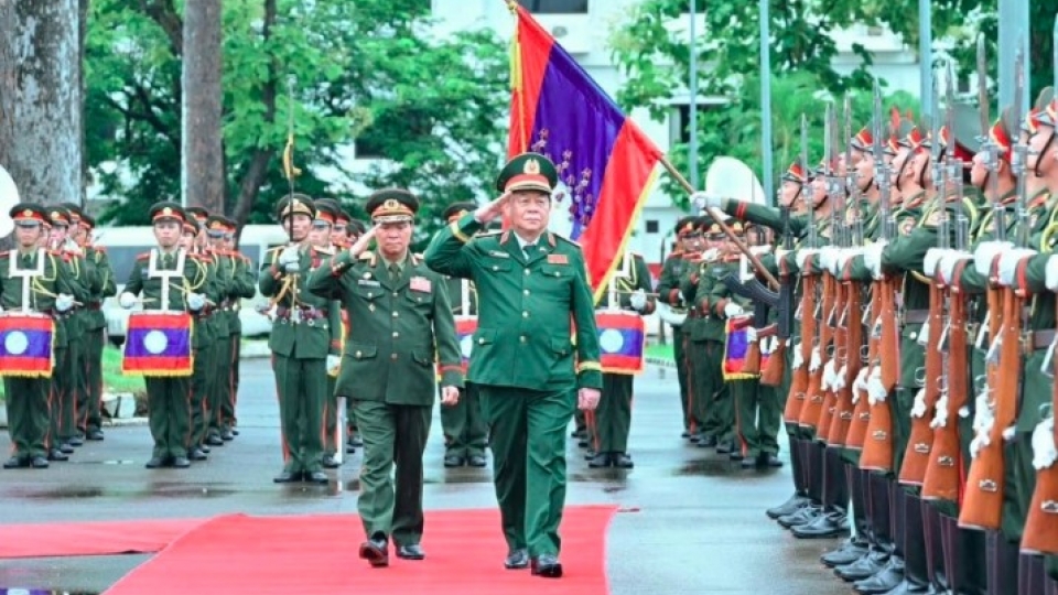general-nguyen-trong-nghia-left-and-senior-lieutenant-general-vongsone-inpanphim-review-the-honor-guard-of-the-lao-peoples-armed-forces-in-vientiane-cover-photo.jpg