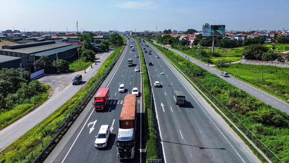 giu-khoang-cach-an-toan-2.jpg