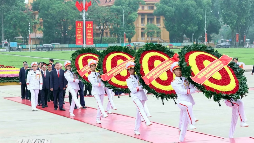 lanh-dao-dang-nah-nuoc-vieng-lang-bac-15.png