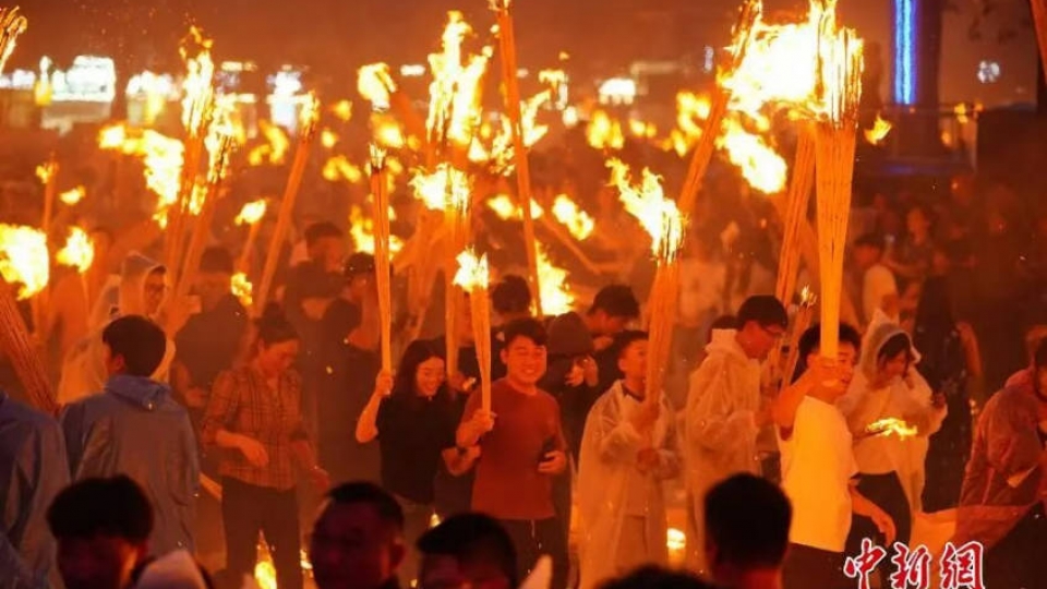 le_hoi_ruoc_duoc_tai_van_nam_20260808134355.jpg