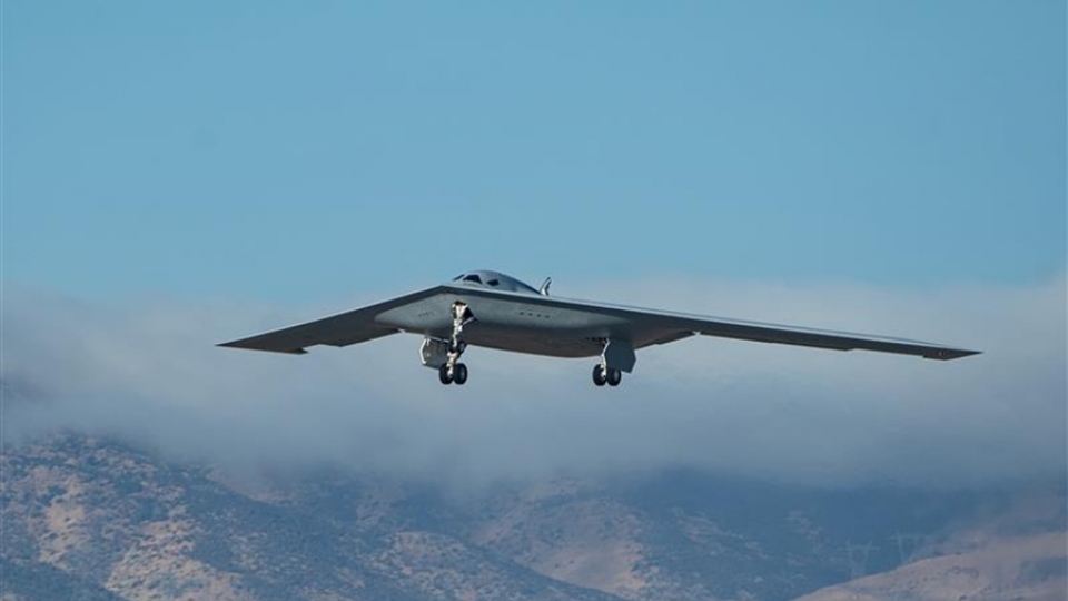 may-bay-nem-bom-tang-hinh-b21-raider.jpg