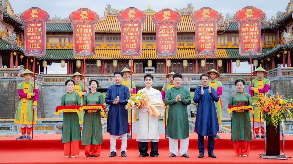 mono-tro-thanh-su-gia-quang-ba-di-san-van-hoa-hue.jpg