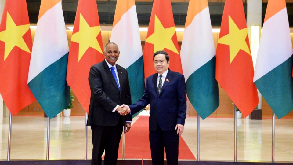 national-asembly-president-tran-thanh-man-and-national-asembly-president-patrick-achi-1.jpg