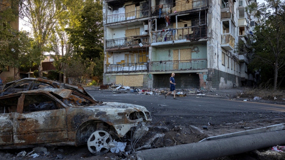 nga-tuyen-bo-kiem-soat-2-khu-dan-cu-tai-ukraine-reuters.jpg