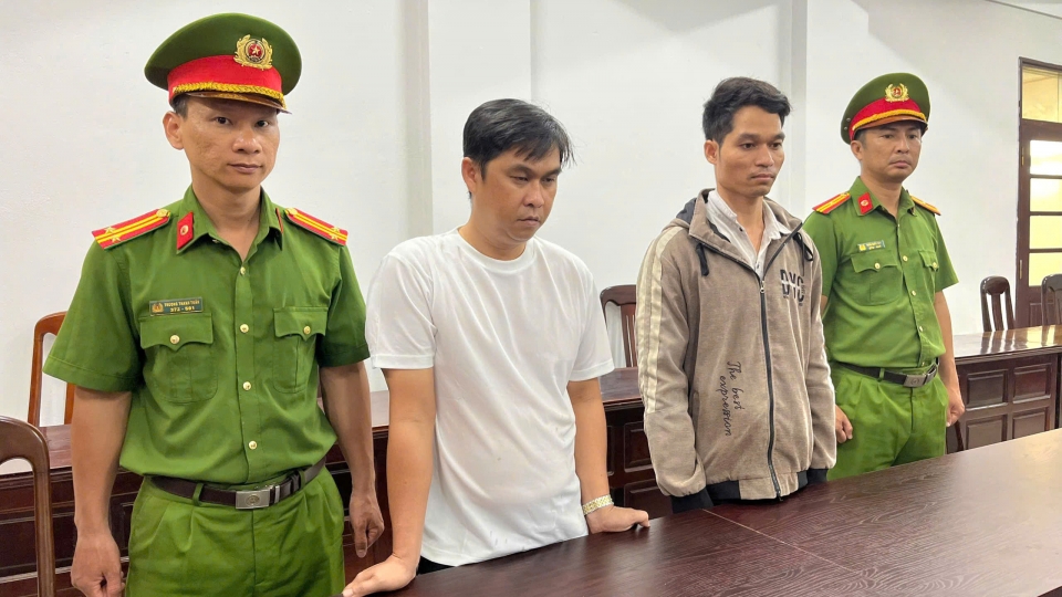 nhom-can-bo-tram-y-te-lap-khong-hoa-don-tham-o.jpeg