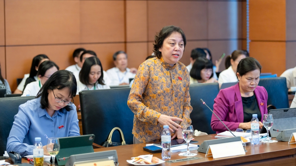 pham-khanh-phong-lan.jpg