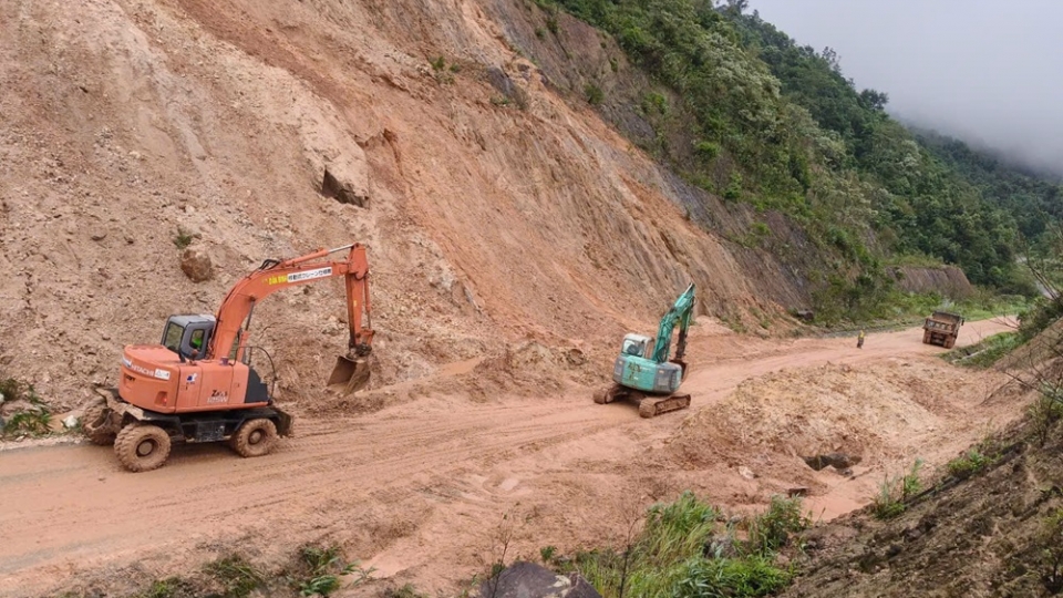 thong-xe-tuyen-tranh-deo-van-roi-quang-ngai-.jpg