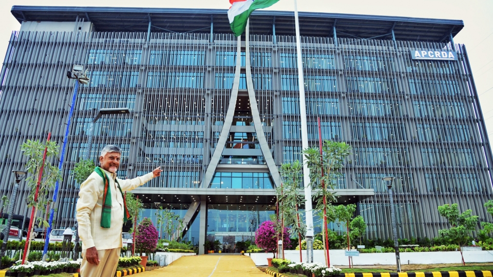 thu-hien-bang-andhra-pradesh-ong-n.-chandrababu-naidu-khanh-thanh-van-phong-crda-tai-amaravati.-anh_-ani-.jpg