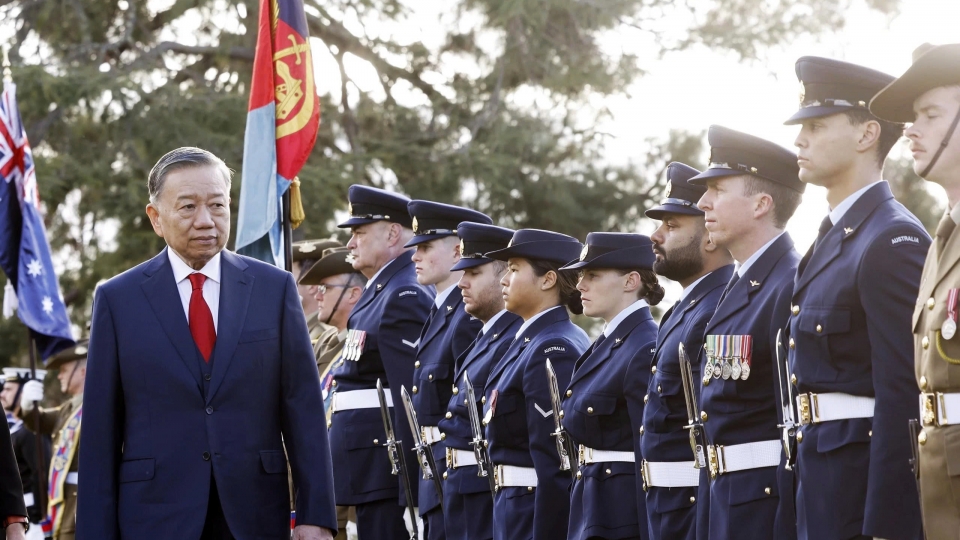to-lam-reviews-the-guard-of-honour-in-canberra-during-state-visit-to-australia.jpg