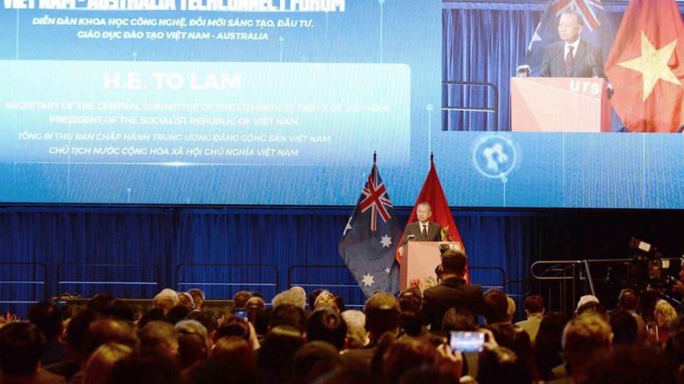 top-leader-to-lam-at-the-forum.jpg