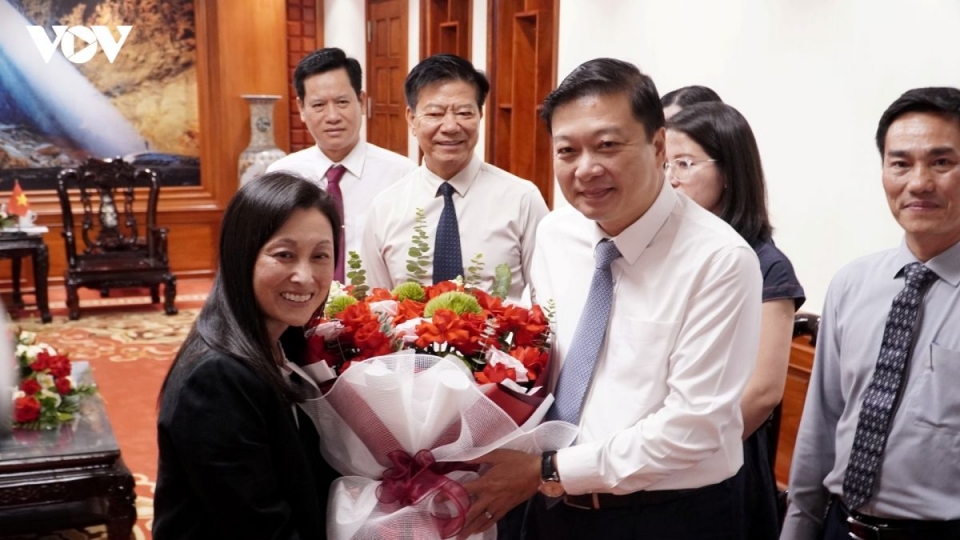 us-ambassador-jennifer-wicks-visits-quang-tri.jpg