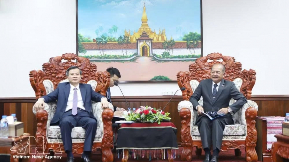 vietnam-laos.jpg