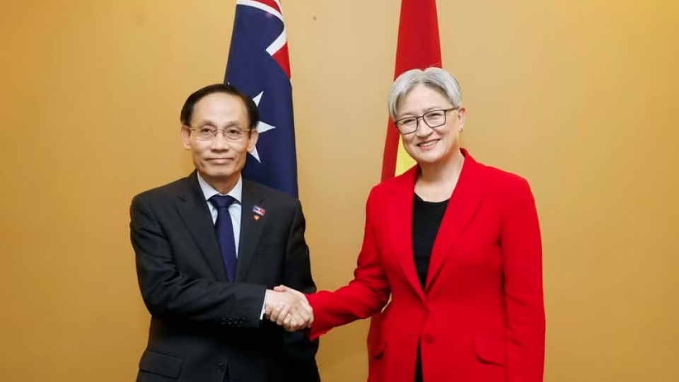 vietnamese-minister-of-foreign-affairs-le-hoai-trung-and-his-australian-counterpart-penny-wong.jpg