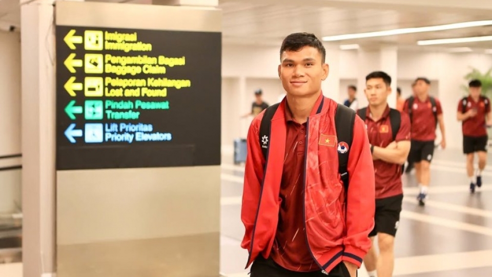 vietnamese-national-team-arrive-in-indonesia.jpg