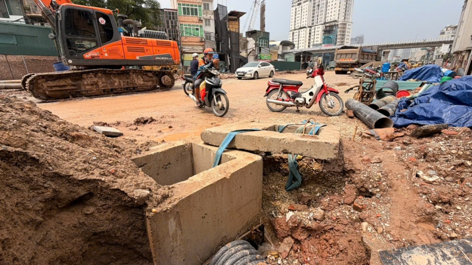 Từ vụ nam sinh tử vong trong hố ga:  "Bẫy” giữa công trường