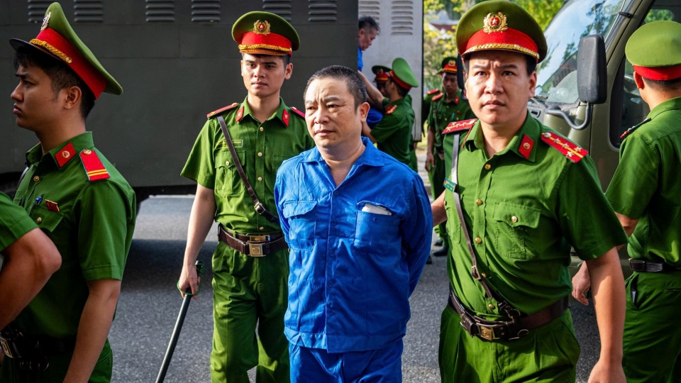 Cựu Viện trưởng Pháp y tâm thần Trung ương và hơn 60 bị cáo hầu tòa