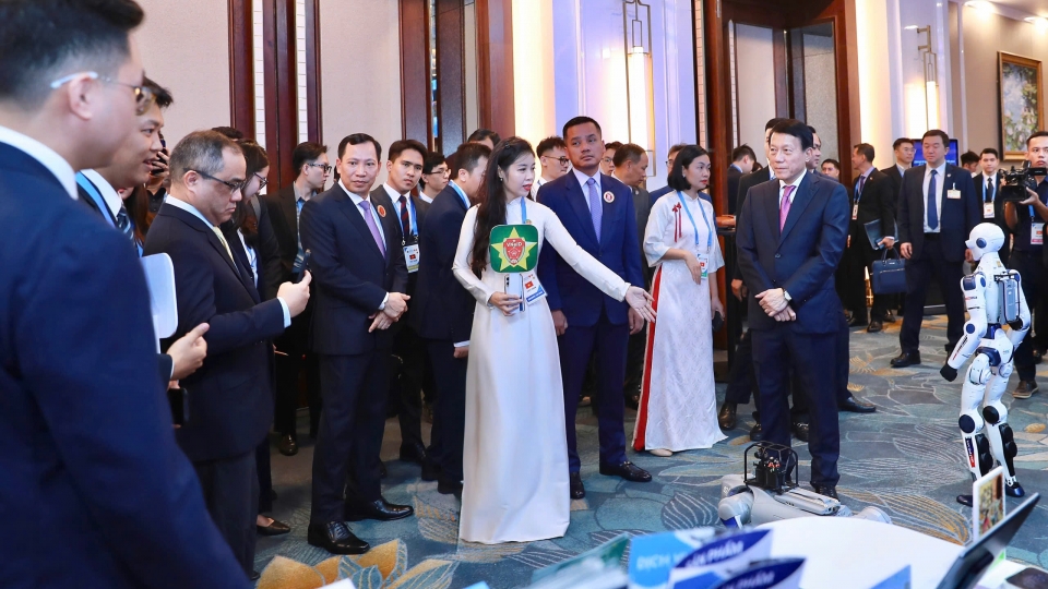 Độc đáo Robot tuần tra, an ninh giám sát trong triển lãm của C06, Bộ Công an