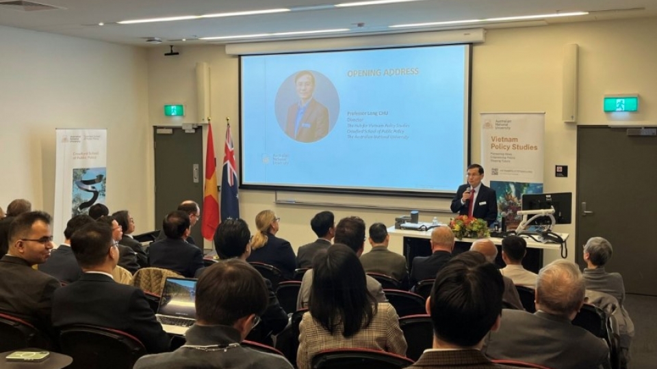 at-the-seminar_0.jpg