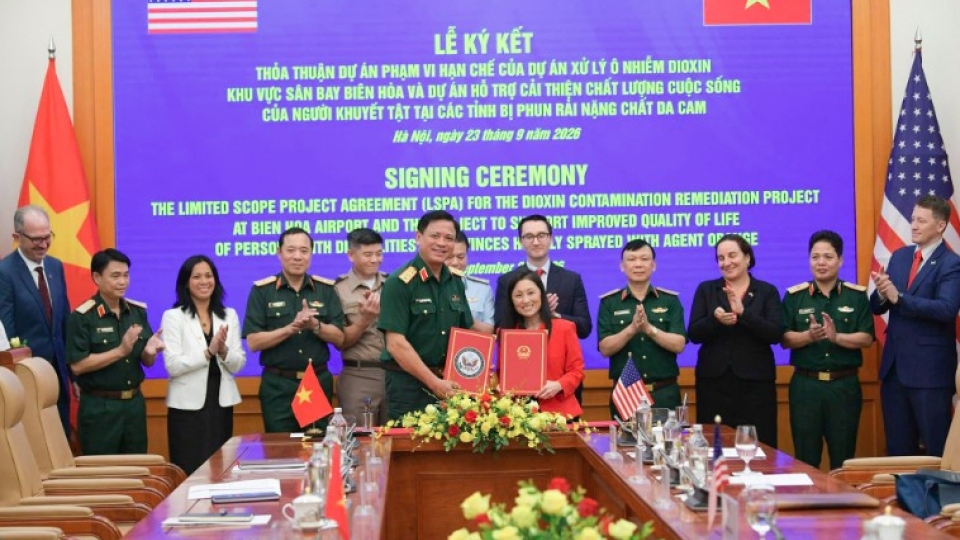 at-the-signning-ceremony.jpg