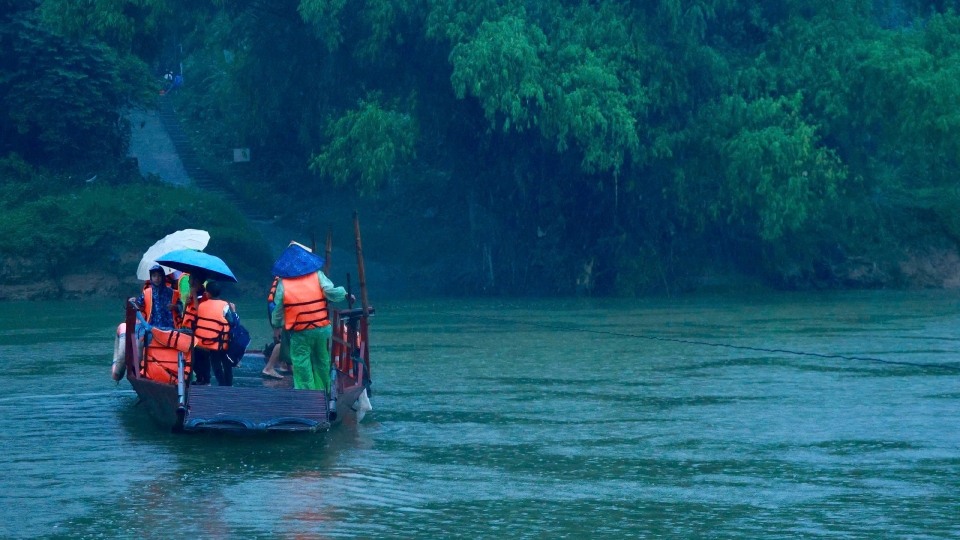 Bến đò Đoàn Kết hoạt động trở lại sau hơn 2 tháng tạm dừng