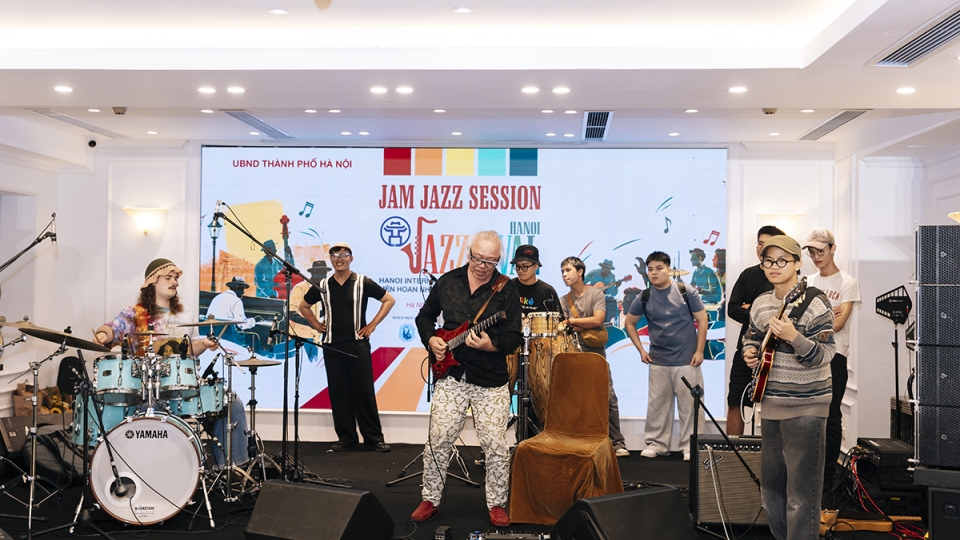 bi_mat_ngon_ngu_jazz_nguyen_le_khi_guitar_cat_tieng_dan_bau-3.jpg