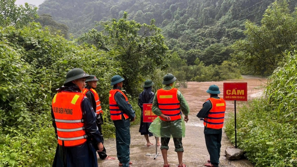 cac-luc-luong-tuc-truc-cam-bien-canh-bao-khu-vuc-nguy-hiem.jpg