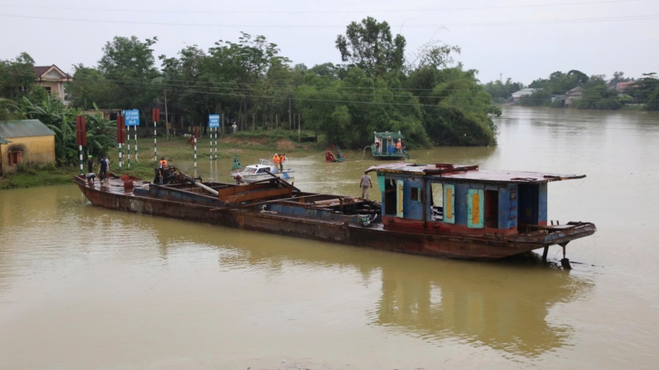 chiec-sa-lan-lon-nhat-da-duoc-lai-dat-ve-noi-neo-dau_1.jpg