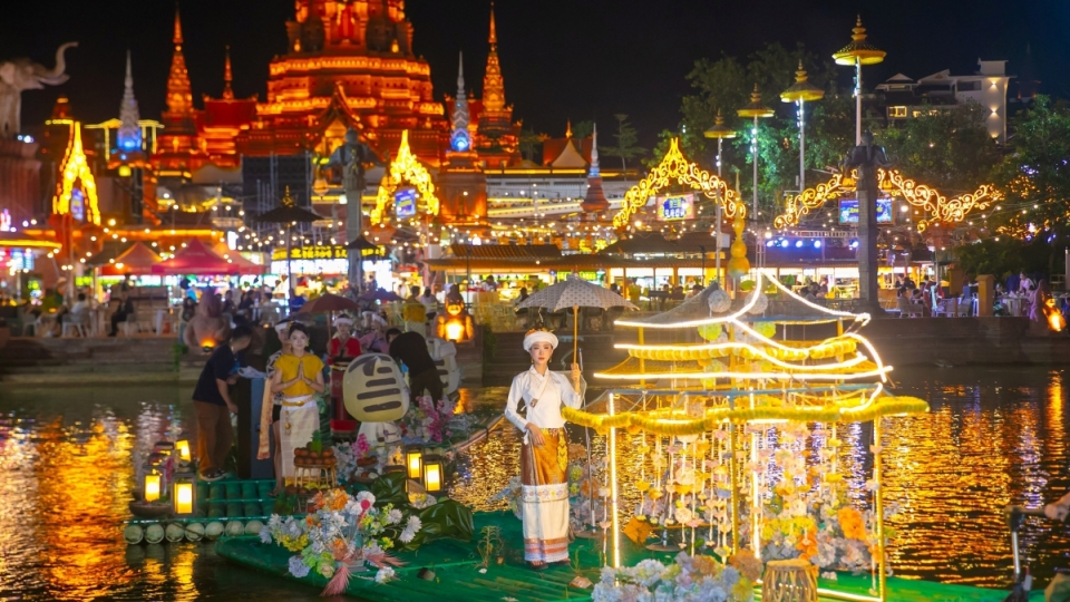 cho-dem-anh-sao-ben-dong-lan-thuong-o-tay-song-ban-nap-trung-quoc-6.jpg